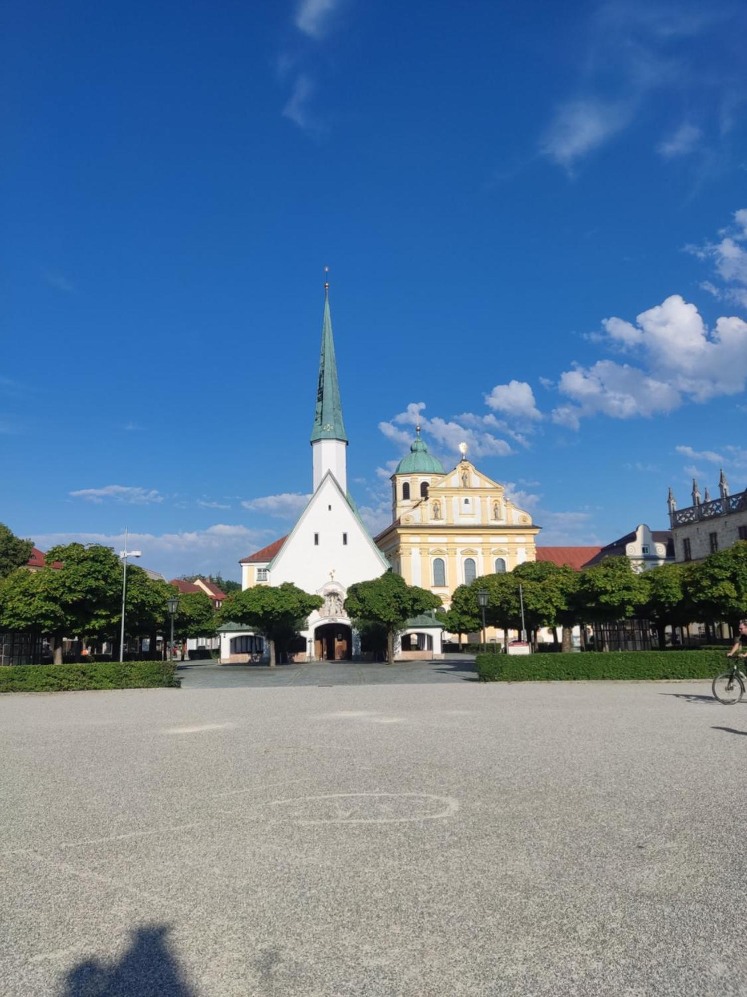 Ferienwohnung Enzian - Naehe Kapellplatz - Oeffentlicher Parkplatz - Aufzug Altötting Exteriör bild